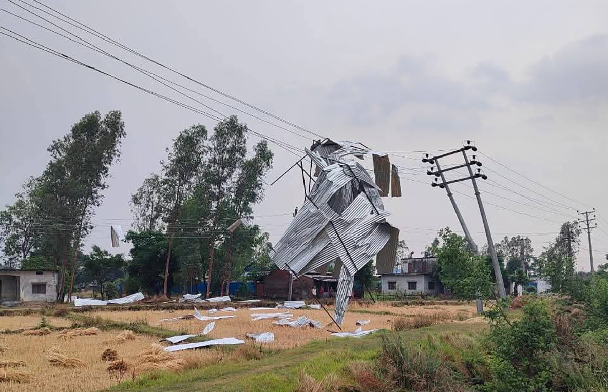 हावाहुरीले ब्यारेकको छाना उडाएपछि समस्यामा सशस्त्र प्रहरी