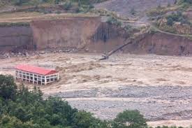 तामाकोसी जलविद्युत् आयोजनामा पहिरोले पुरिएका ४ जना अझै बेपत्ता