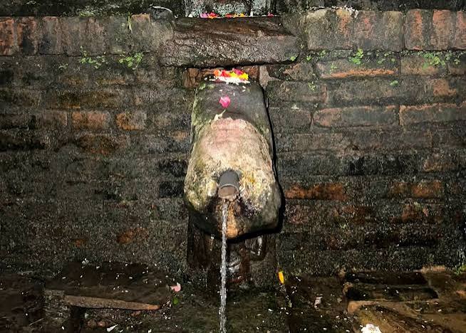 गाईजात्रामा भक्तपुरका पूर्व फर्केका नौ ढुङ्गेधारा खोज्दै नयाँ पुस्ता