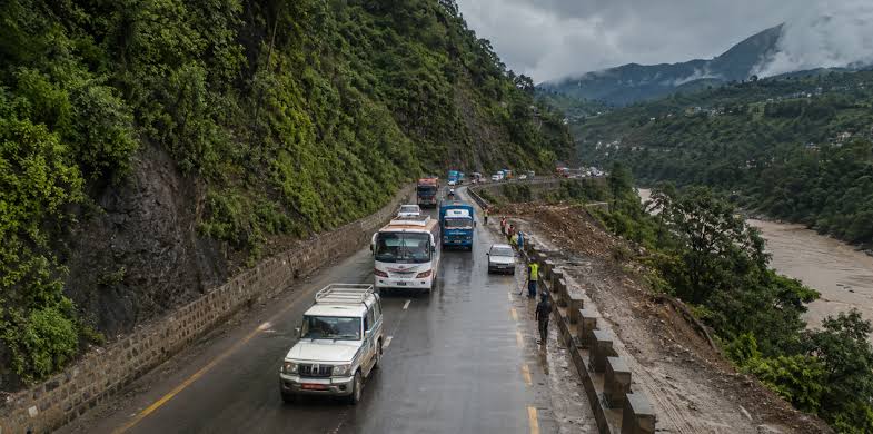 काठमाडौँ-मुग्लिन सडक सञ्चालन, अलपत्र सवारी गन्तव्यतर्फ पठाइँदै