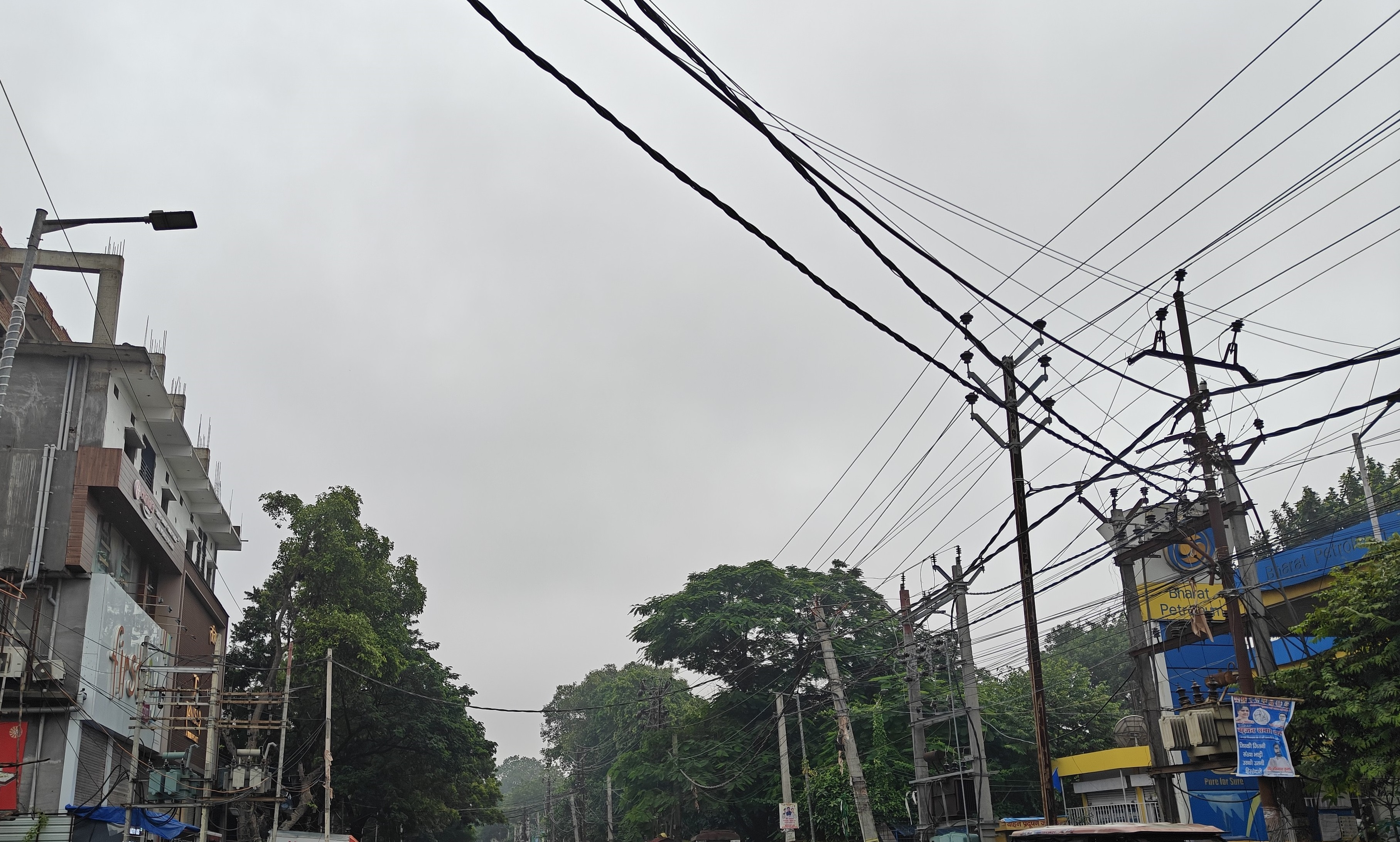 हेटौँडाको हटिया क्षेत्रमा प्रसारण लाइनको काम अगाडि बढ्यो