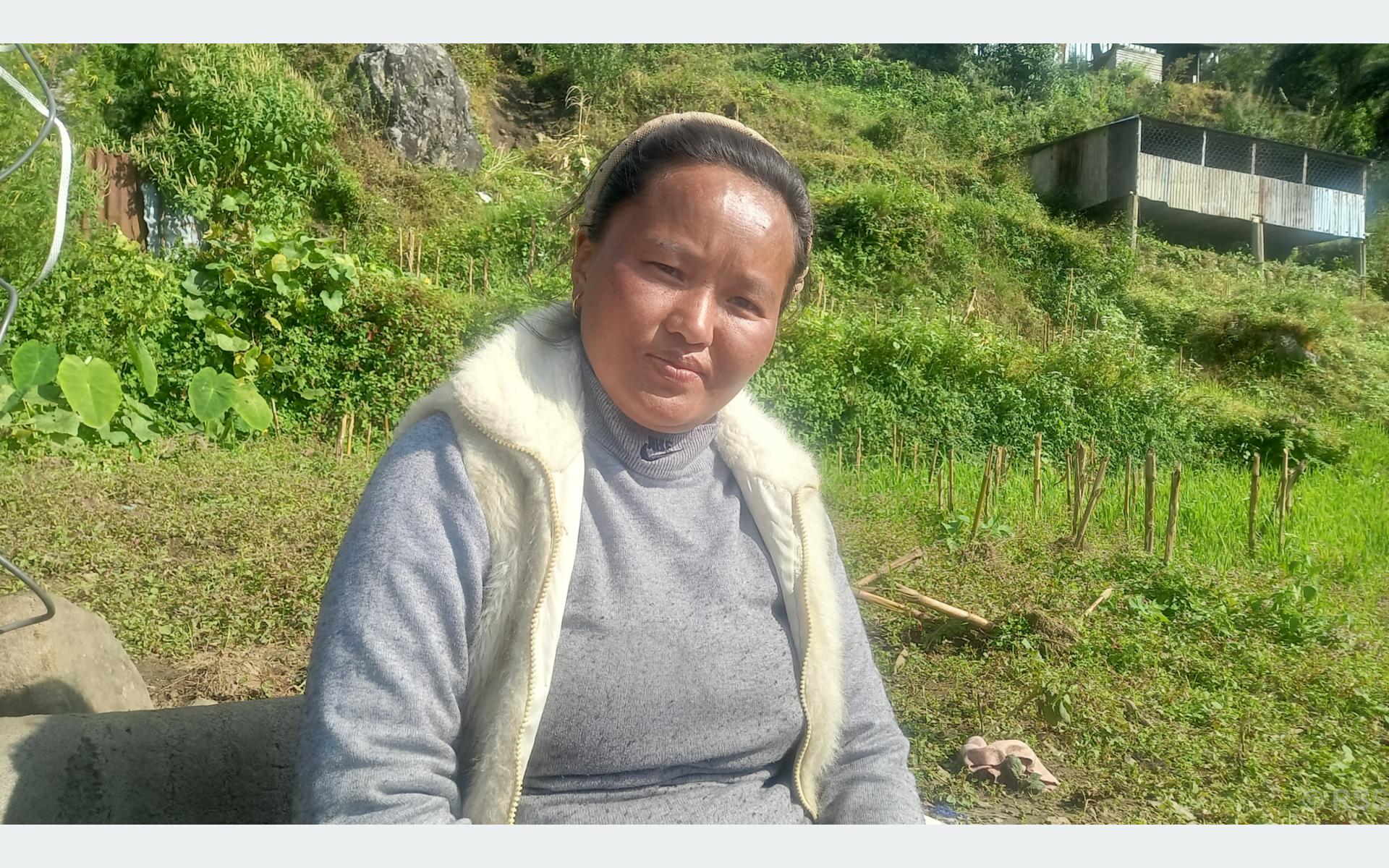 बाढीमा श्रीमान् बेपत्ता भएपछि श्रीमतीको बिचल्ली