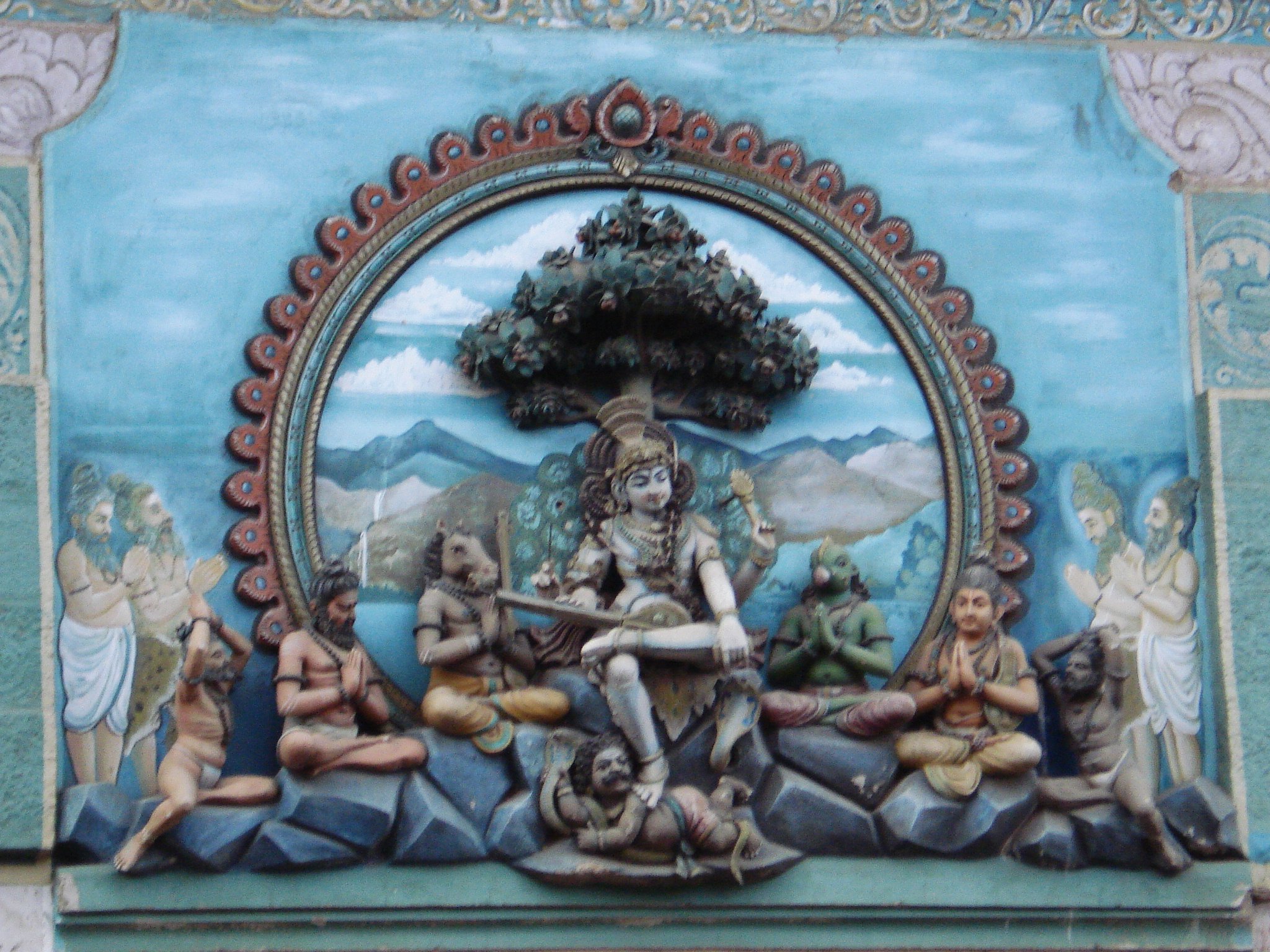 दक्षिणामूर्ति मन्दिरमा भक्तजनको लाम