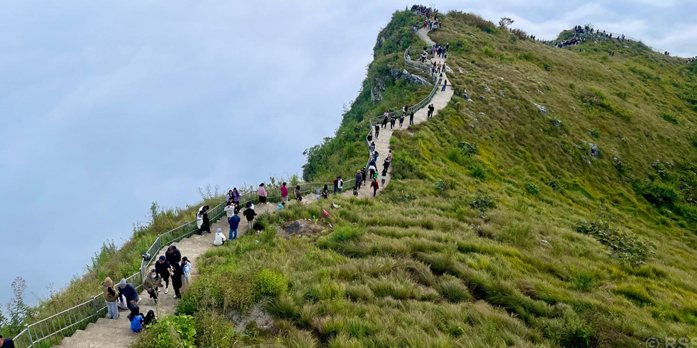 पर्यटक भन्छन्: ‘मानुङकोटको सुन्दरताले लोभ्यायो’