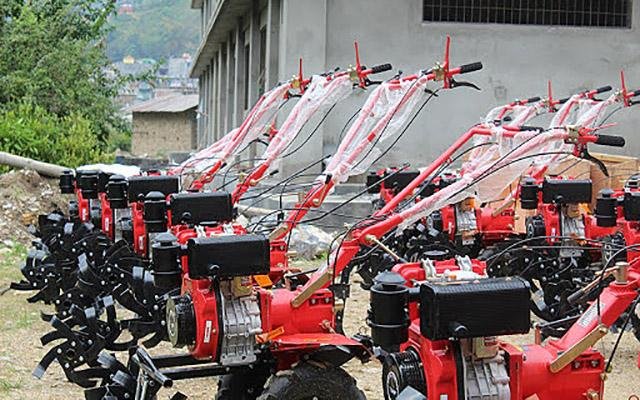 शुक्लाफाँटाका किसानलाई अनुदानमा ‘मिनी टिलर’ वितरण