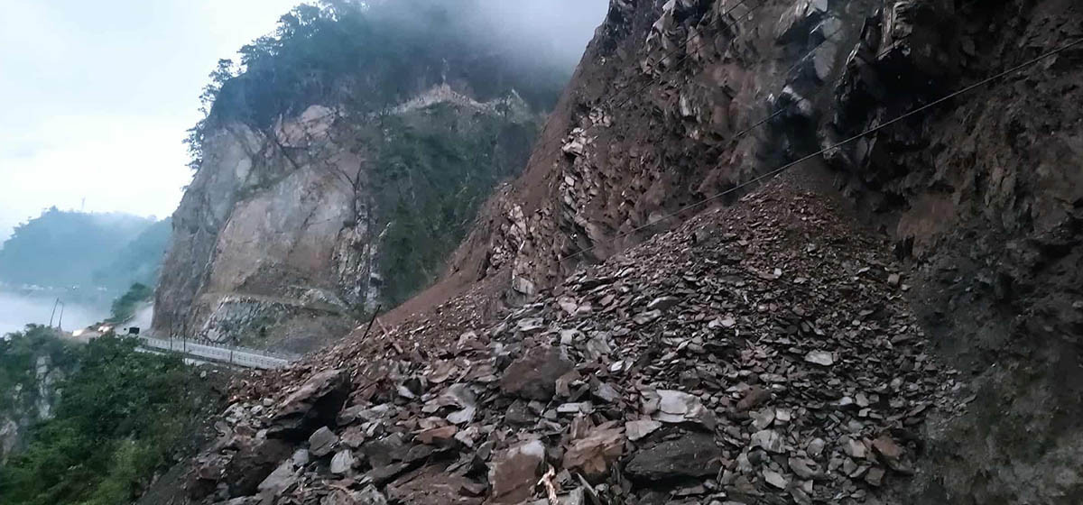 फिस्लिङको पहिरोले मुग्लिङ–नागढुङ्गा सडक बन्द