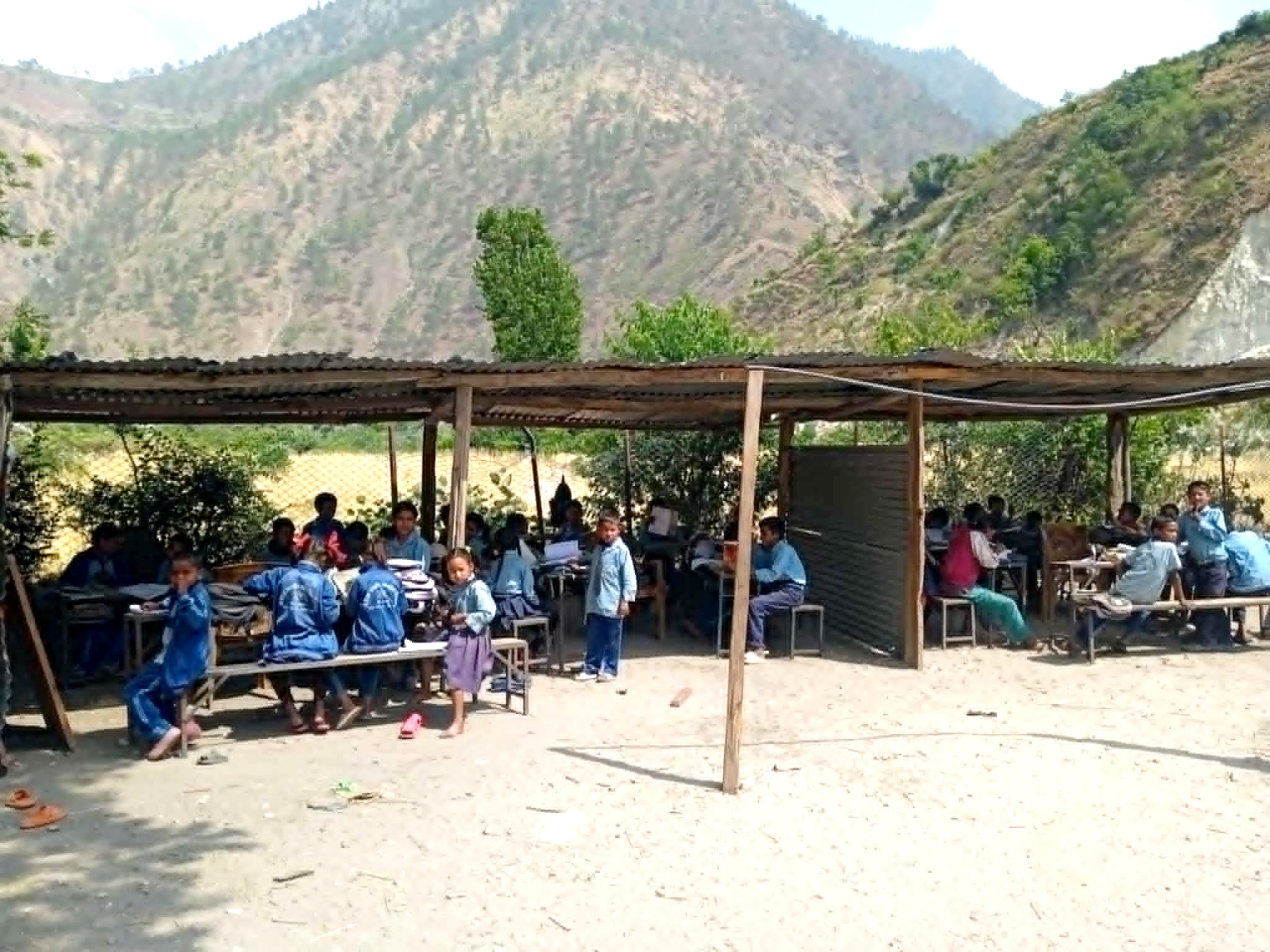 मुगुको एकमात्र आवासीय विद्यालयको बेहाल : टहरामा कष्टकर पढाइ