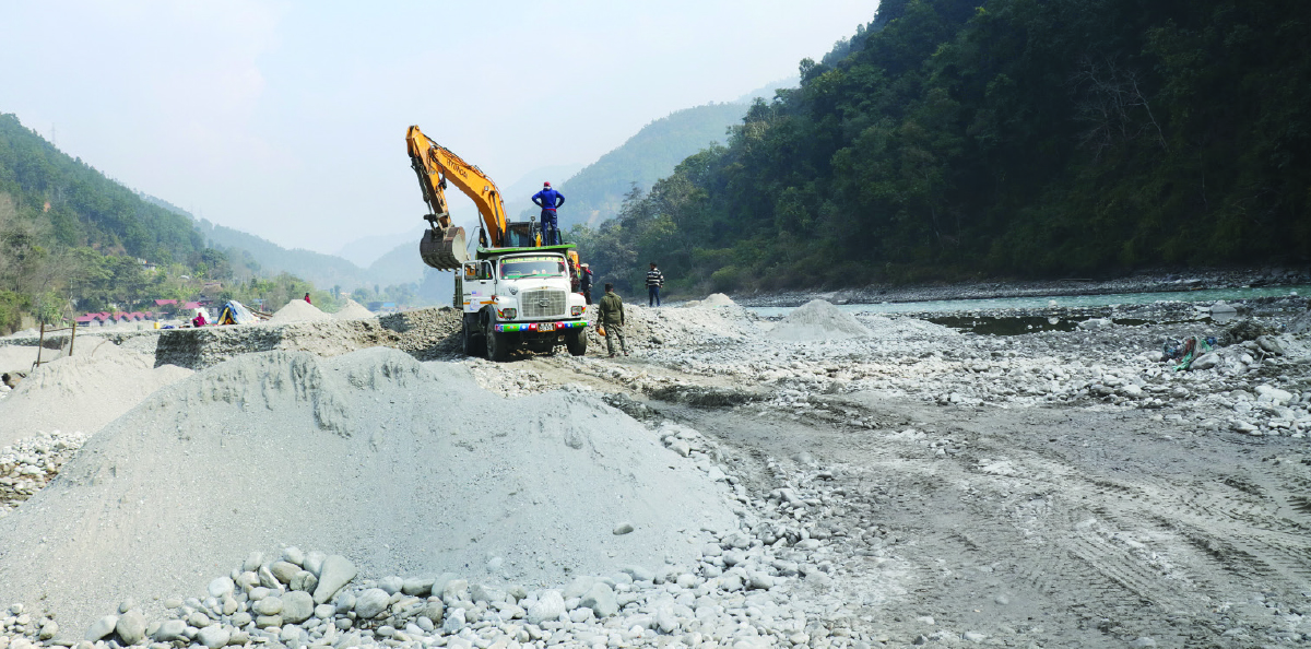 अरुण नदीमा रहेको अवैध क्रसर उद्योग सञ्चालनमा रोक