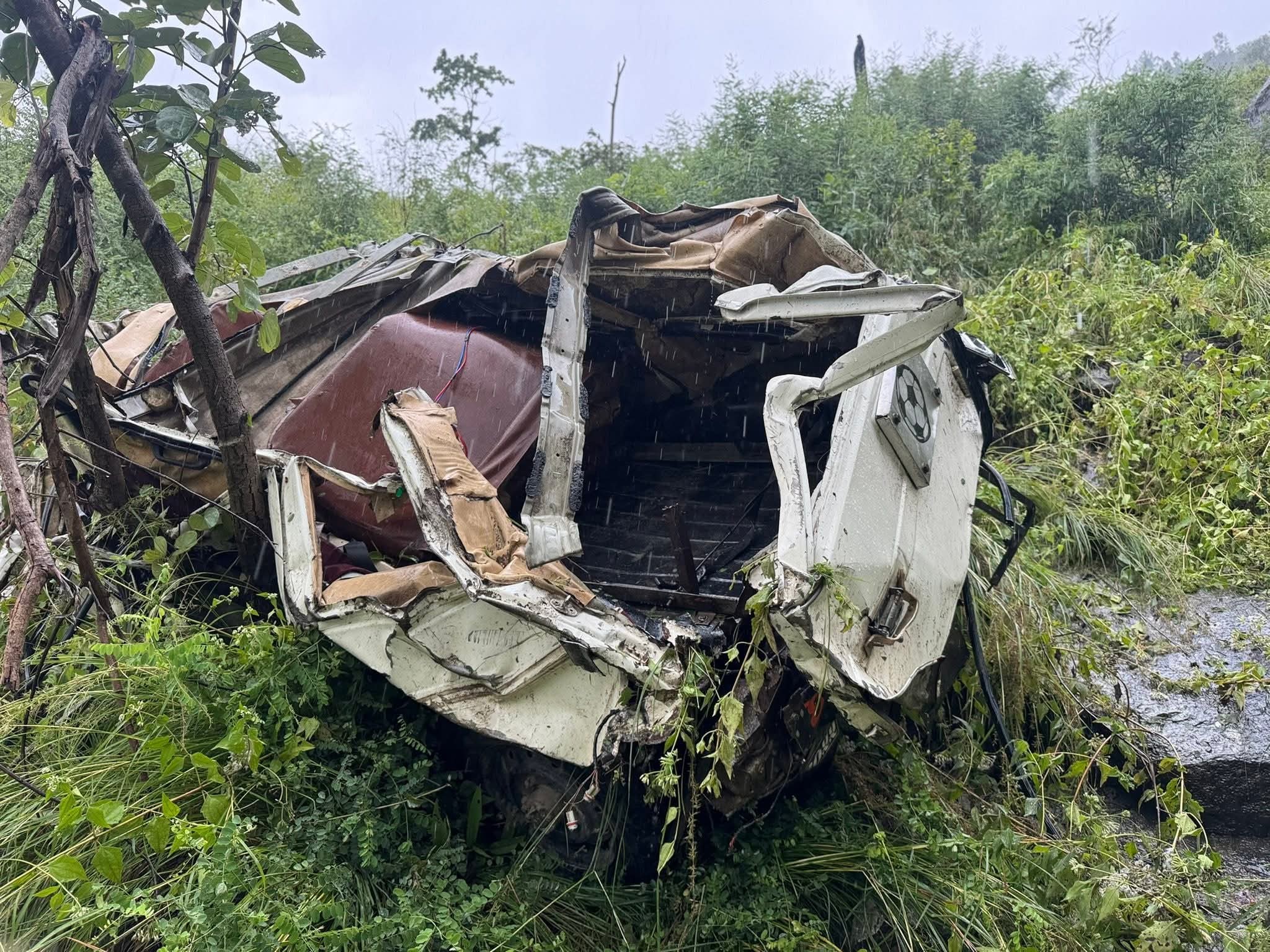 तमोर नदीमा जीप खस्दा ६ जनाको मृत्यु