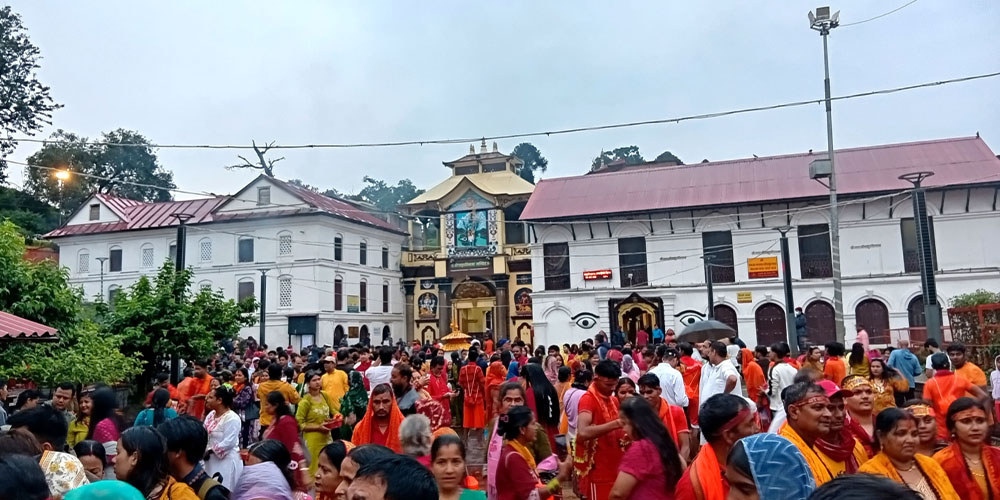 शिवालयमा दर्शनार्थीको घुइँचो
