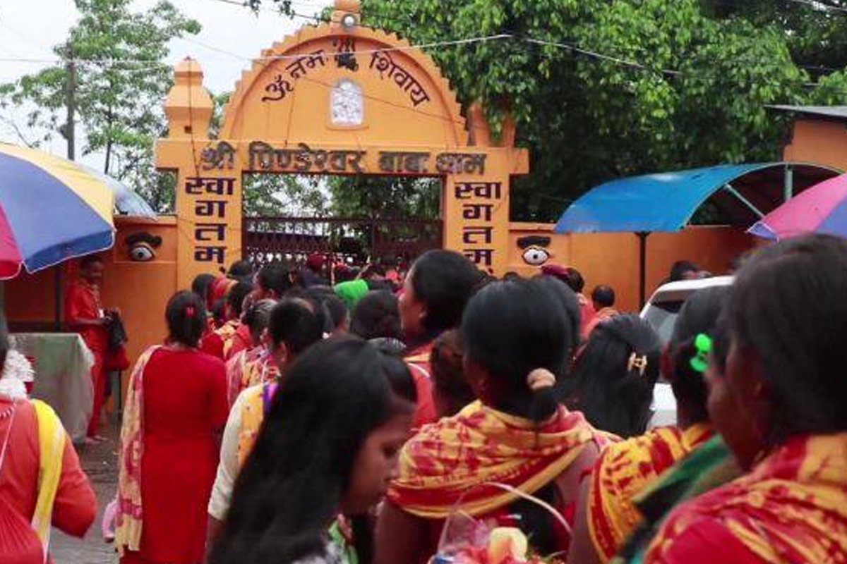 धरानको पिण्डेश्वर बाबाधाममा तीर्थालु र पर्यटकको आकर्षण बढ्दो