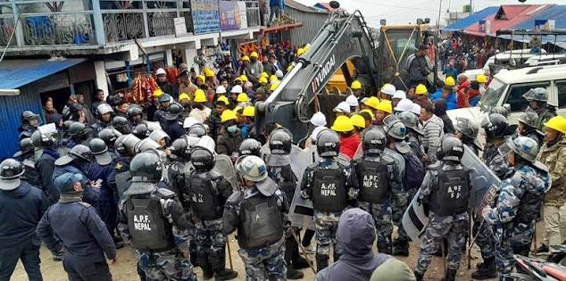 भारतमा झडप, ४० प्रहरी घाइते