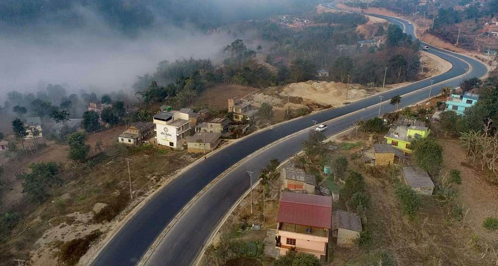 पृथ्वी राजमार्ग दैनिक चार घण्टा बन्द गरेर विजयपुरमा ‘ग्रीडर लन्चिङ’