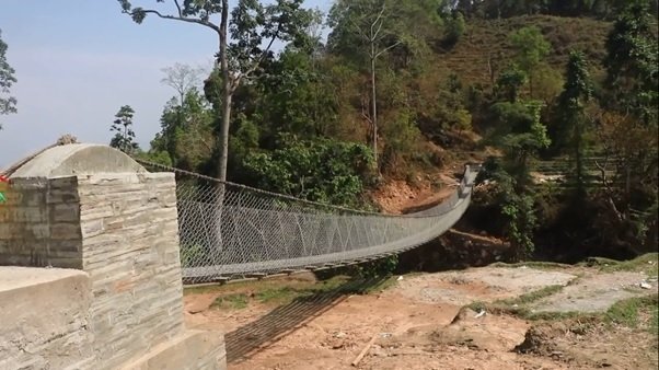 खकुवाखोलामा झोलुङ्गे पुल बनेपछि पुस्तौँदेखिको समस्या अन्त्य