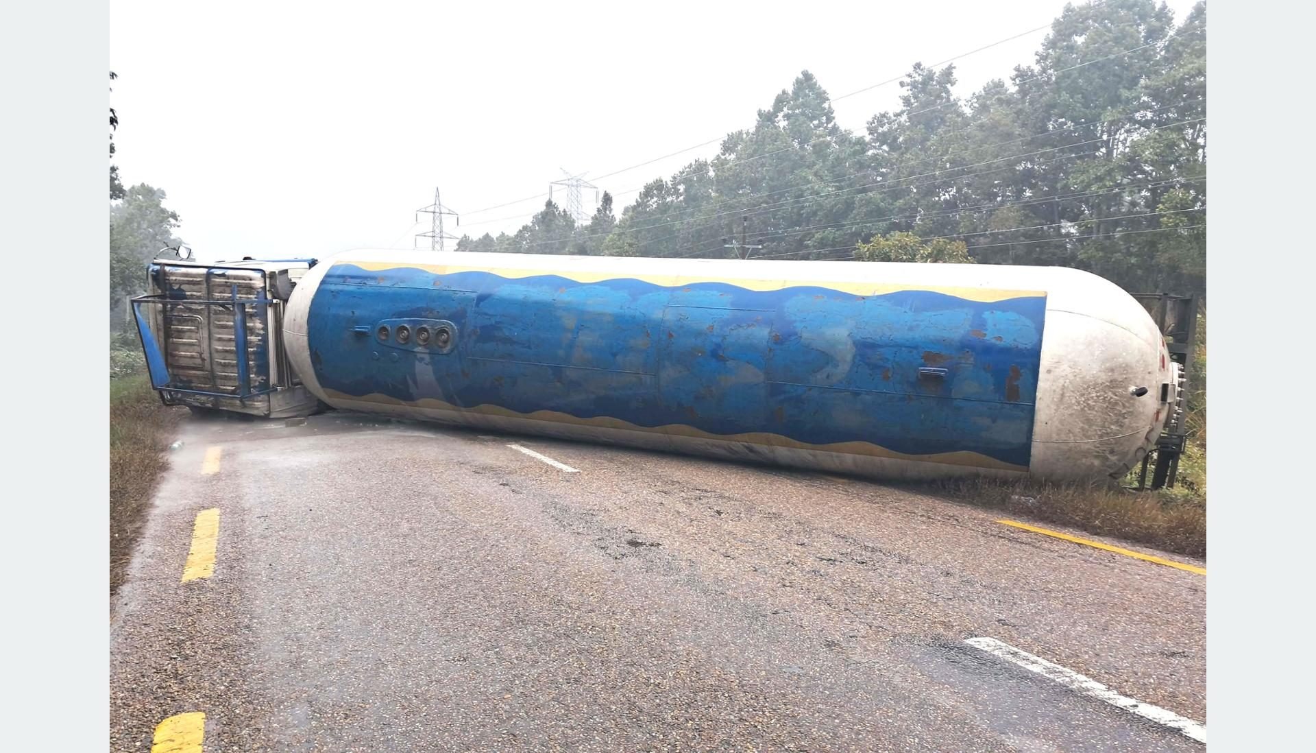 ग्यास बुलेट दुर्घटना , पूर्वपश्चिम महेन्द्र राजमार्ग अवरुद्ध