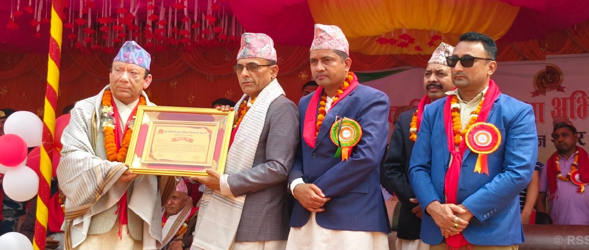 प्रधानन्यायाधीश राउतलाई गृहनगरमा अभिनन्दन