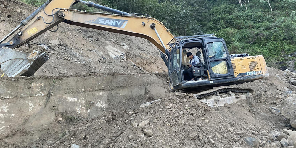 धुलिखेल-खावा खण्डमा आवागमन रोकेर स्तरोन्नति गरिँदै