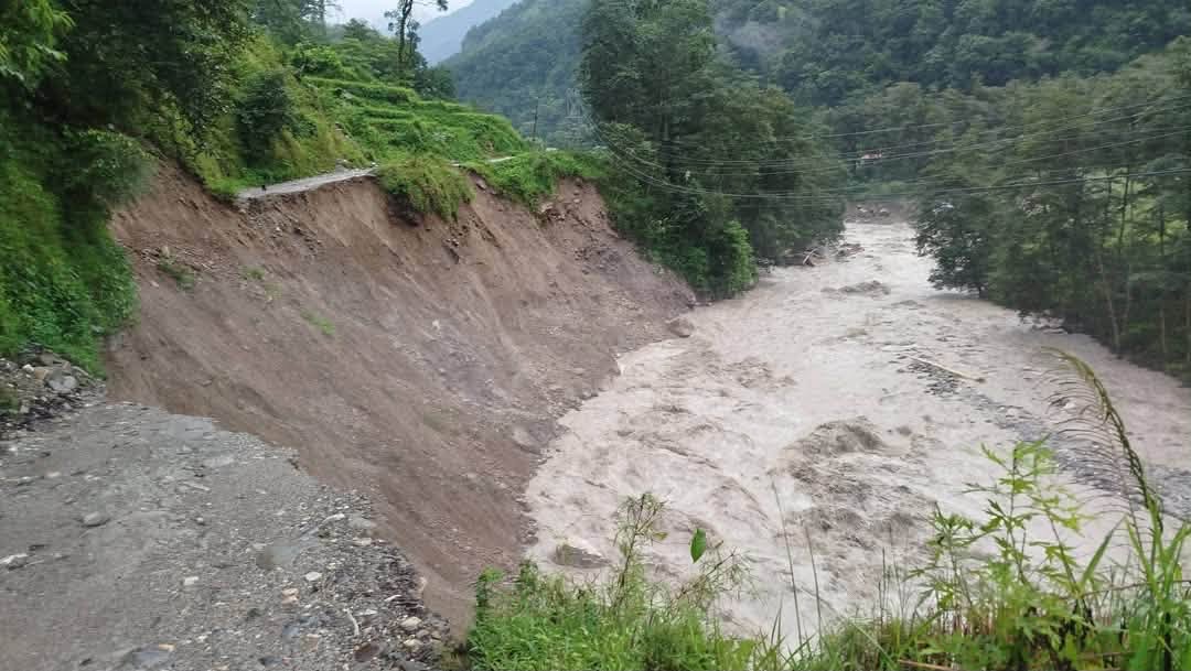 वीरेठाँटी–घान्द्रुक सडक पुनः निर्माण गर्न ९ लाख बढी सहयोग