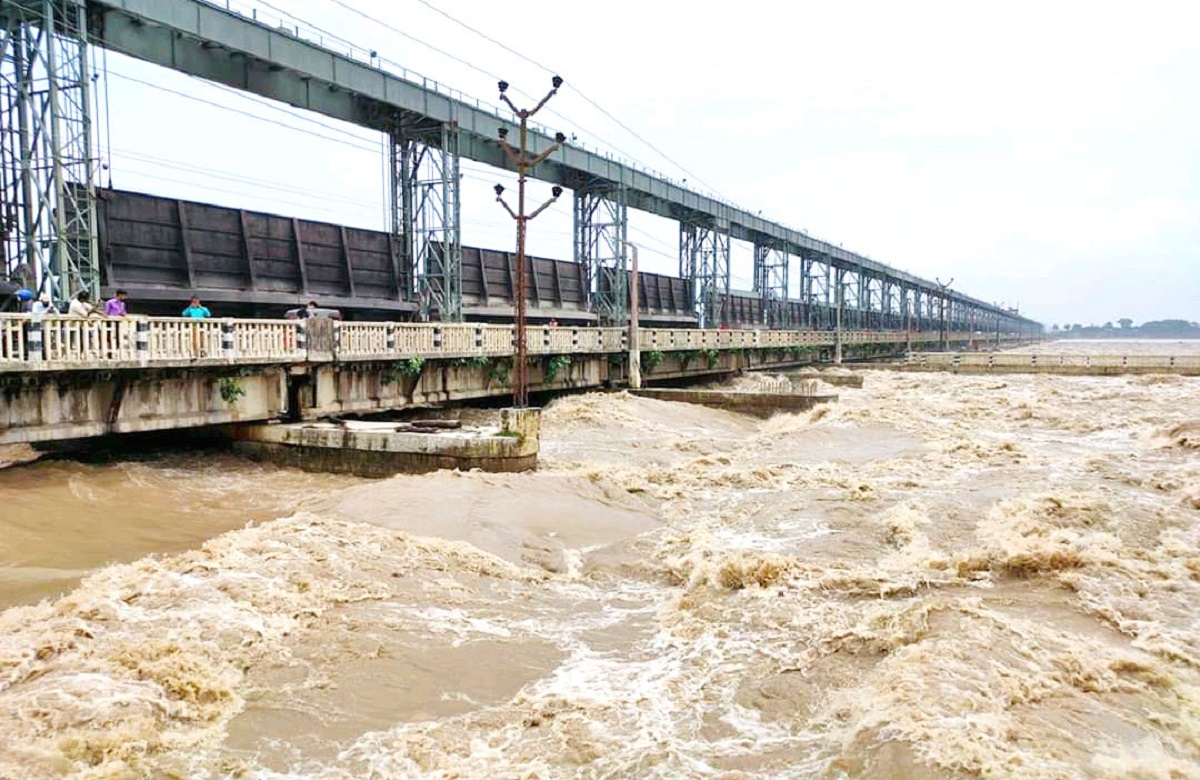 सप्तकोसीमा जल सतह बढेपछि ३८ ढोका खोलिए