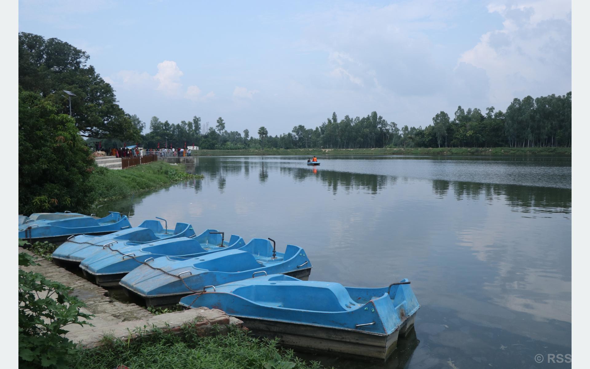 नाढीमन ताल अवलोकन गर्न पर्यटक आकर्षित