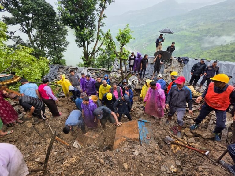 पहिरोको जोखिममा रहेका ११५ जनालाई सुरक्षित स्थानमा सारियो