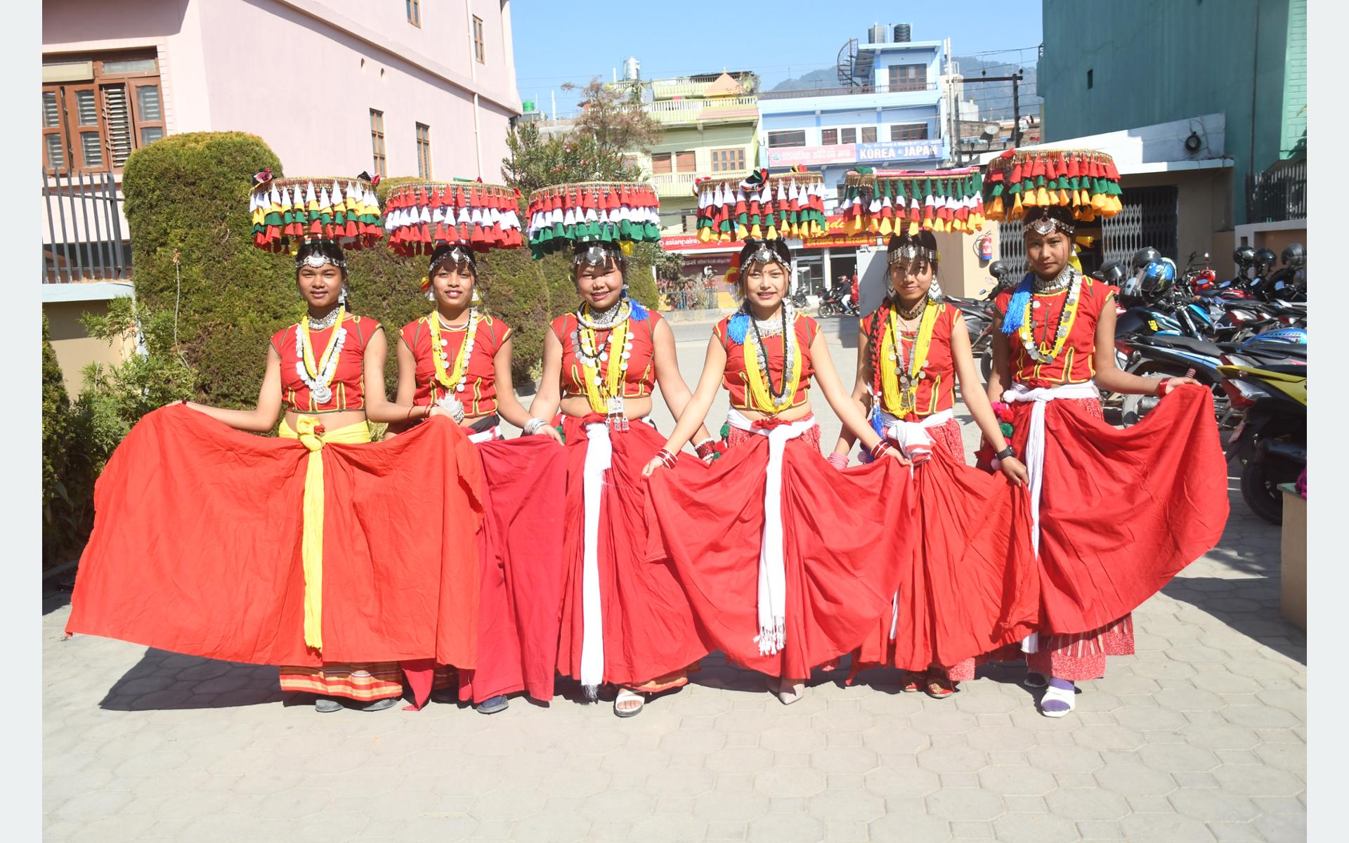 संस्कृति संरक्षणमा थारू समुदायका युवा पुस्ताले अग्रसरता लिन थाले