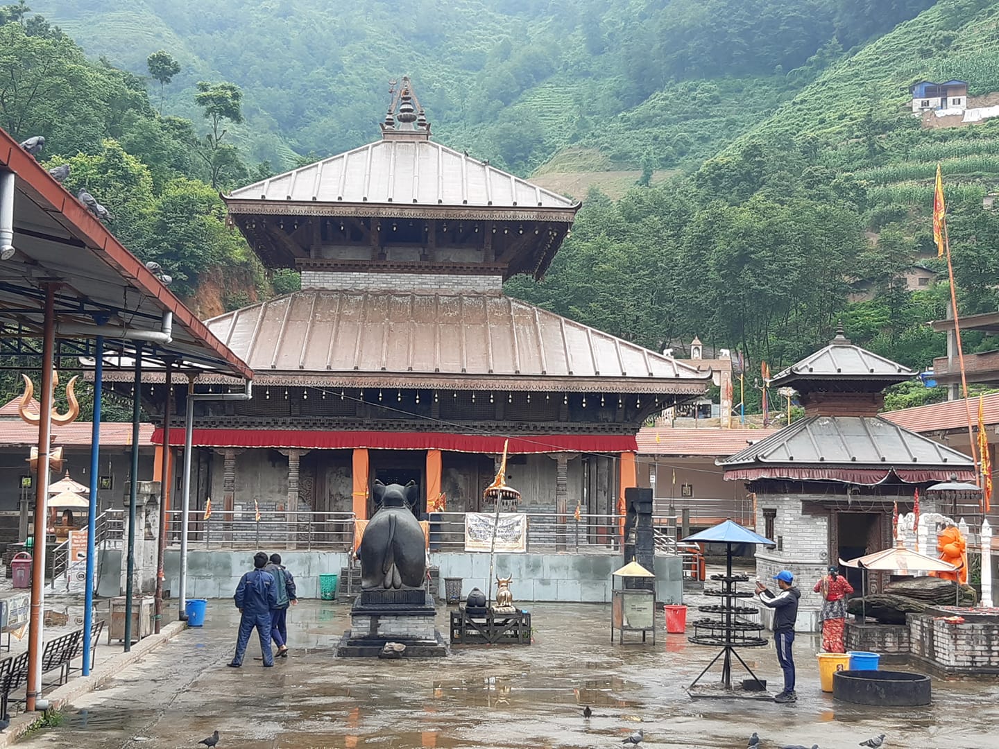 अक्षय तृतीया : दर्शनार्थीका लागि डोलेश्वरमा चारै ढोका खुल्ला