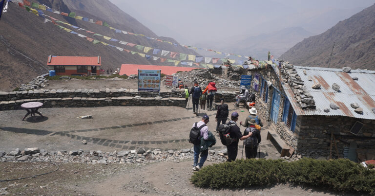 पर्यटकको पर्खाइमा मुस्ताङको थोरङ फेदी