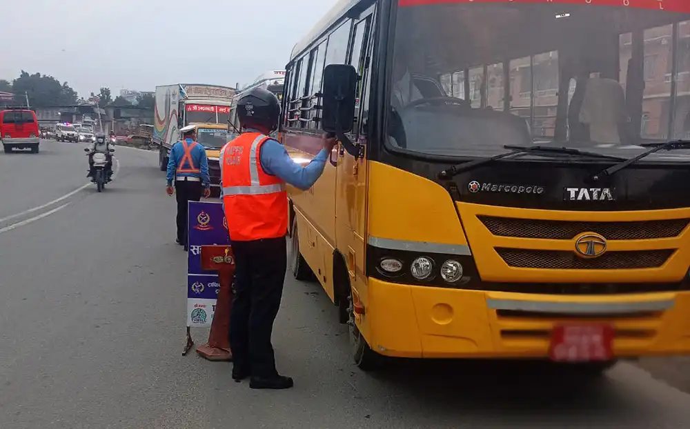 लापसे र मापसे गरी सवारी चलाउने ९ जना चालक ट्राफिकको नियन्त्रणमा