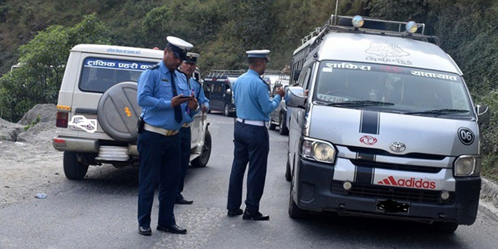 पृथ्वी राजमार्गमा ‘ओभर लोड’ बोक्ने सवारी साधनका चालक कारबाहीमा